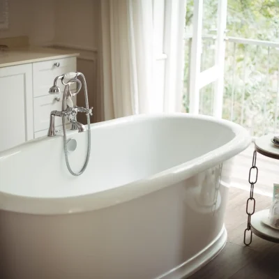 repairing-a-hole-in-your-bath-4